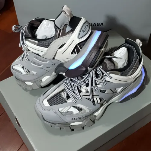 EM Sneakers Balenciaga Track LED Grey review 