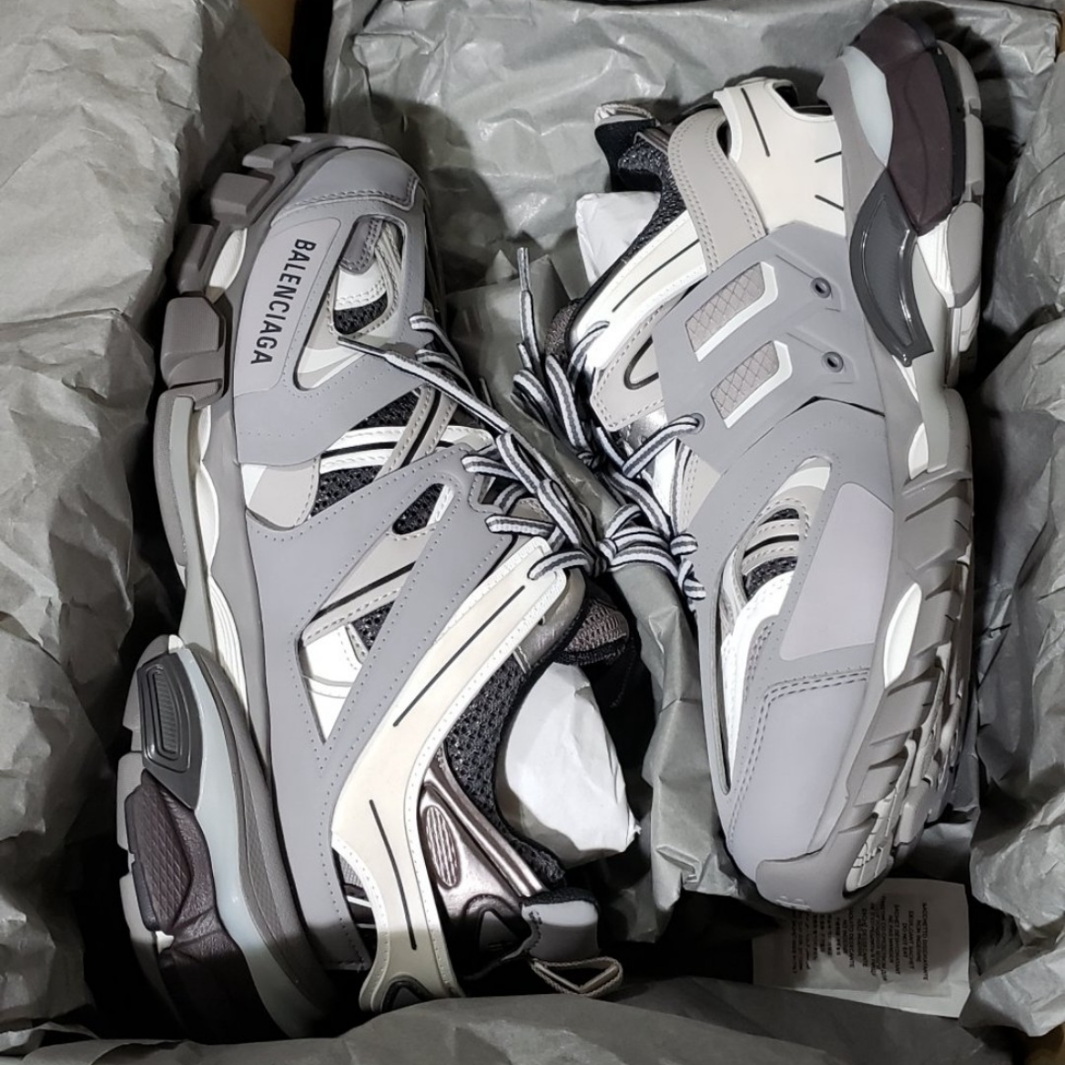 EM Sneakers Balenciaga Track LED Grey review Lay Neal