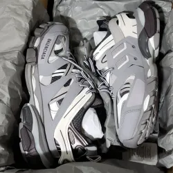 EM Sneakers Balenciaga Track LED Grey review Lay Neal