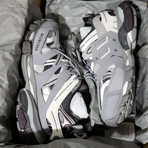 EM Sneakers Balenciaga Track LED Grey review 