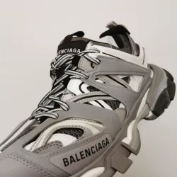 EM Sneakers Balenciaga Track LED Grey review Marvin Gray