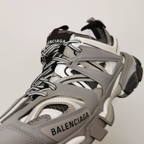 EM Sneakers Balenciaga Track LED Grey reviewed by