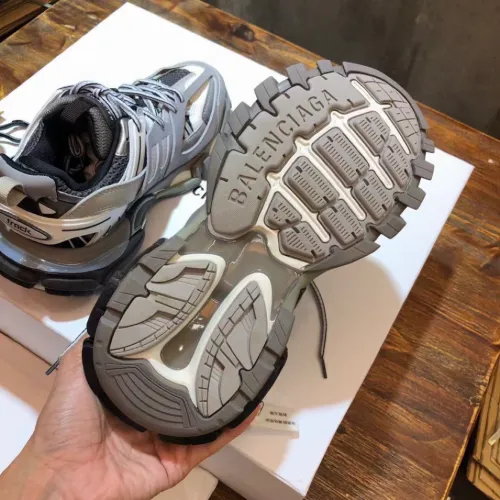 EM Sneakers Balenciaga Track LED Grey review 
