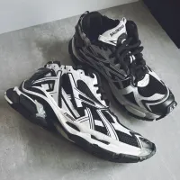 EM Sneakers Balenciaga Runner Black White review 0