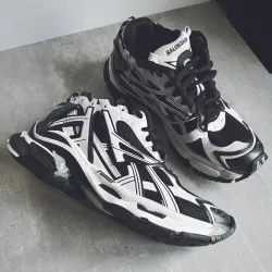 EM Sneakers Balenciaga Runner Black White review Eduardo Espinosa