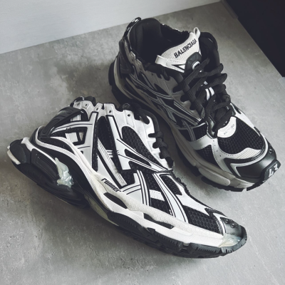 EM Sneakers Balenciaga Runner Black White review Eduardo Espinosa