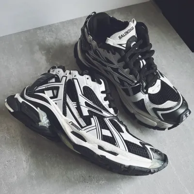 EM Sneakers Balenciaga Runner Black White review Eduardo Espinosa