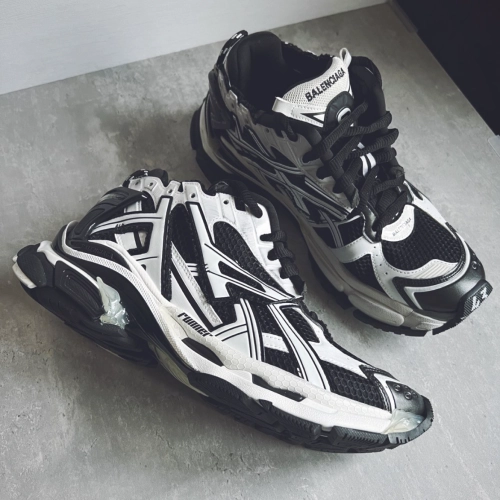 EM Sneakers Balenciaga Runner Black White reviewed by