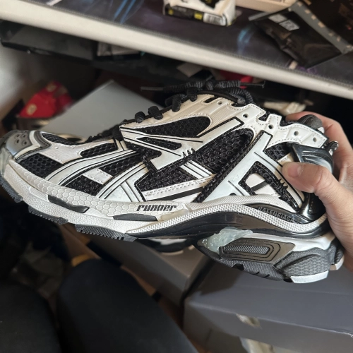 EM Sneakers Balenciaga Runner Black White reviewed by