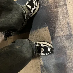 EM Sneakers Balenciaga Runner Black White review Leo Wooles-Ellery