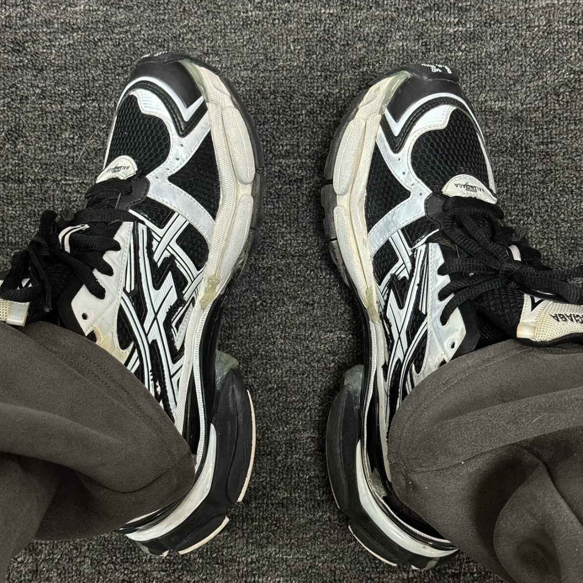 EM Sneakers Balenciaga Runner Black White review 0