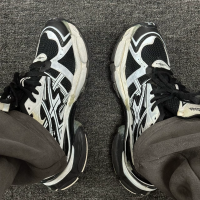 EM Sneakers Balenciaga Runner Black White review 0