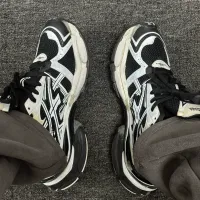 EM Sneakers Balenciaga Runner Black White review 0