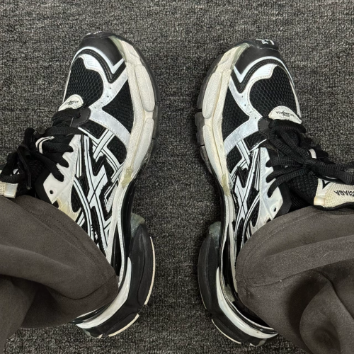 EM Sneakers Balenciaga Runner Black White review 