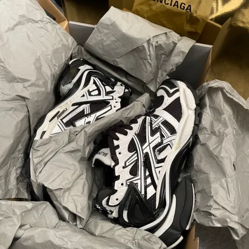 EM Sneakers Balenciaga Runner Black White review 