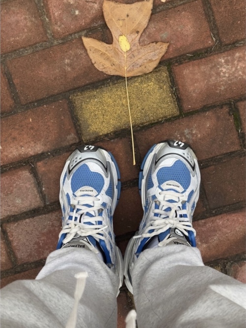 EM Sneakers Balenciaga Runner White Blue review 