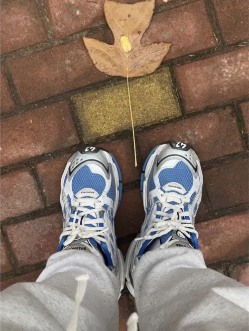 EM Sneakers Balenciaga Runner White Blue review 