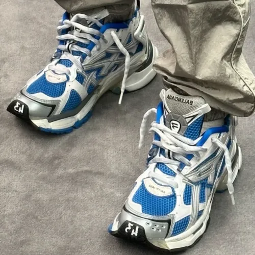EM Sneakers Balenciaga Runner White Blue review 