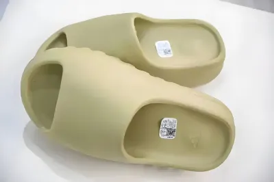 EM Sneakers Adidas Yeezy Slide Resin review Steven Quispe