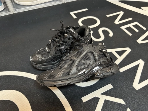 EM Sneakers Balenciaga Runner Black reviewed by