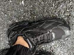 EM Sneakers Balenciaga Runner Black review Kiren Holland
