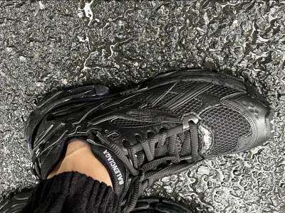 EM Sneakers Balenciaga Runner Black review Kiren Holland