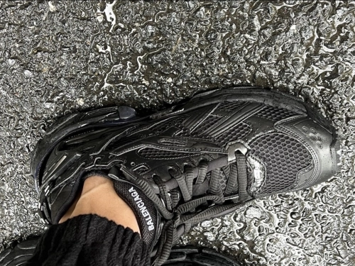 EM Sneakers Balenciaga Runner Black reviewed by
