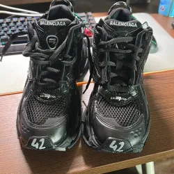 EM Sneakers Balenciaga Runner Black review Danny Stoikes