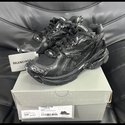 EM Sneakers Balenciaga Runner Black review 