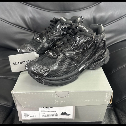EM Sneakers Balenciaga Runner Black reviewed by
