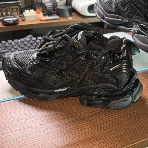 EM Sneakers Balenciaga Runner Black reviewed by