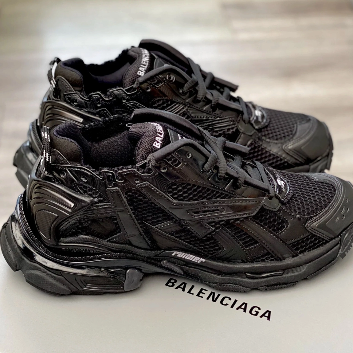 EM Sneakers Balenciaga Runner Black review 0