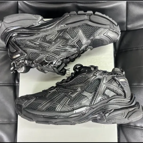 EM Sneakers Balenciaga Runner Black review 