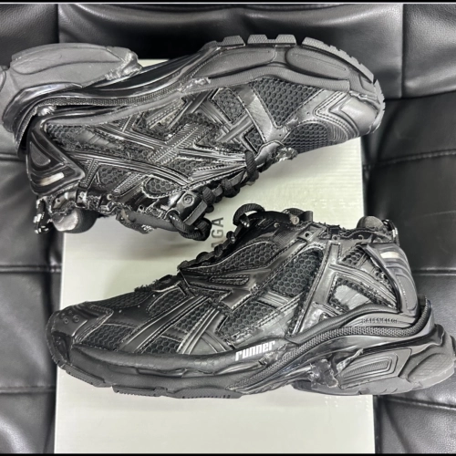 EM Sneakers Balenciaga Runner Black reviewed by