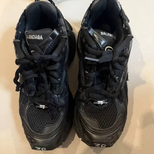 EM Sneakers Balenciaga Runner Black review 