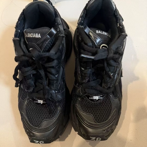 EM Sneakers Balenciaga Runner Black reviewed by