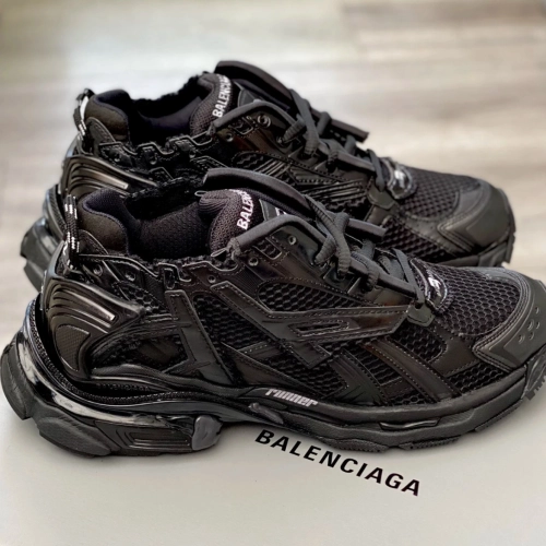EM Sneakers Balenciaga Runner Black reviewed by
