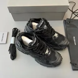 EM Sneakers Balenciaga Runner Black review Laila Williams