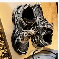 EM Sneakers Balenciaga Runner Dark Grey Black review 0