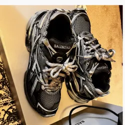 EM Sneakers Balenciaga Runner Dark Grey Black review Jada Sweeney