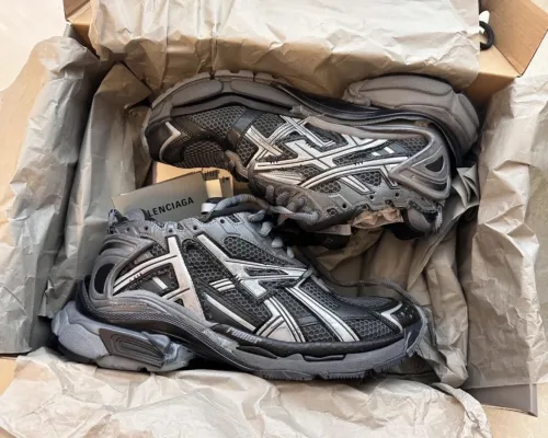 EM Sneakers Balenciaga Runner Dark Grey Black review 