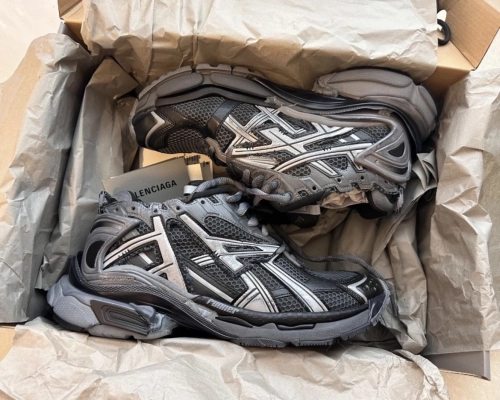 EM Sneakers Balenciaga Runner Dark Grey Black reviewed by