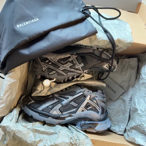 EM Sneakers Balenciaga Runner Dark Grey Black review 
