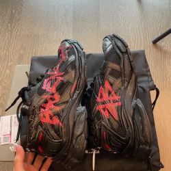 EM Sneakers Balenciaga Runner Red Characters review Lynn Jankovic 02