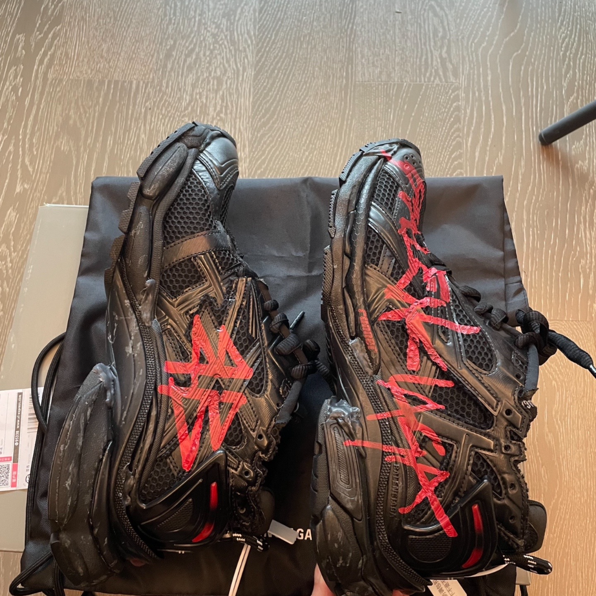 EM Sneakers Balenciaga Runner Red Characters review 0