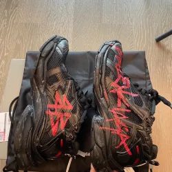 EM Sneakers Balenciaga Runner Red Characters review Lynn Jankovic 01