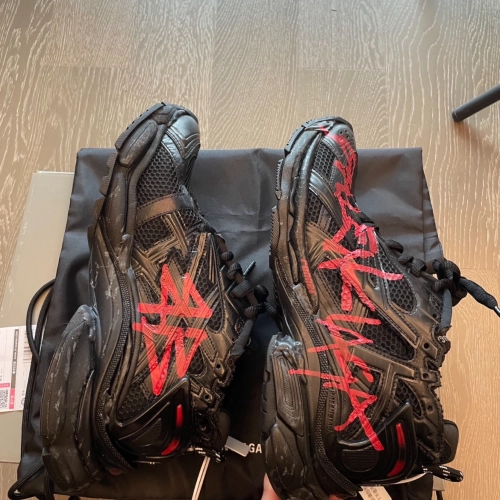 EM Sneakers Balenciaga Runner Red Characters reviewed by