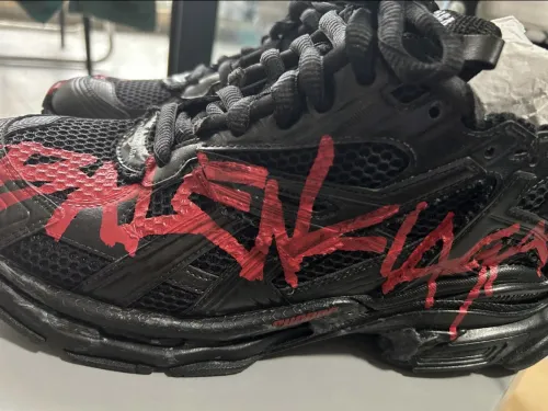 EM Sneakers Balenciaga Runner Red Characters review 