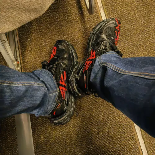EM Sneakers Balenciaga Runner Red Characters review 