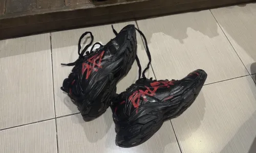 EM Sneakers Balenciaga Runner Red Characters review 